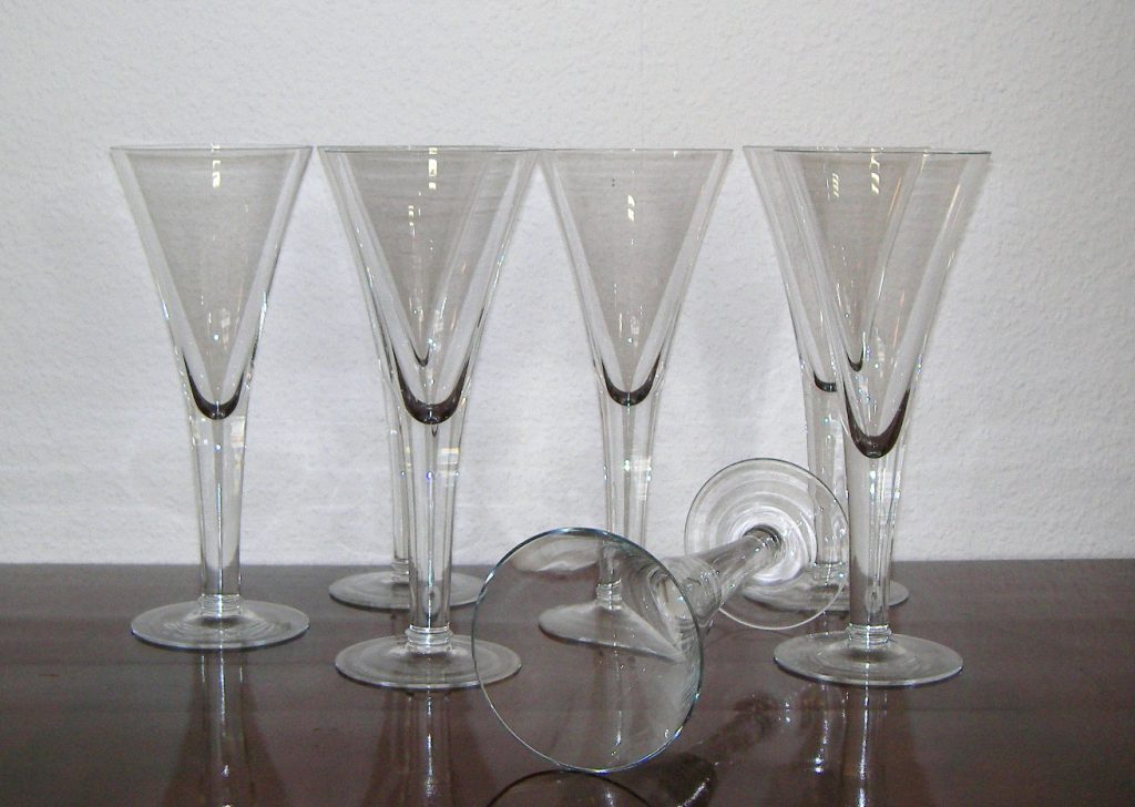 Antikes Glas & Sets - ANTIK HALLE